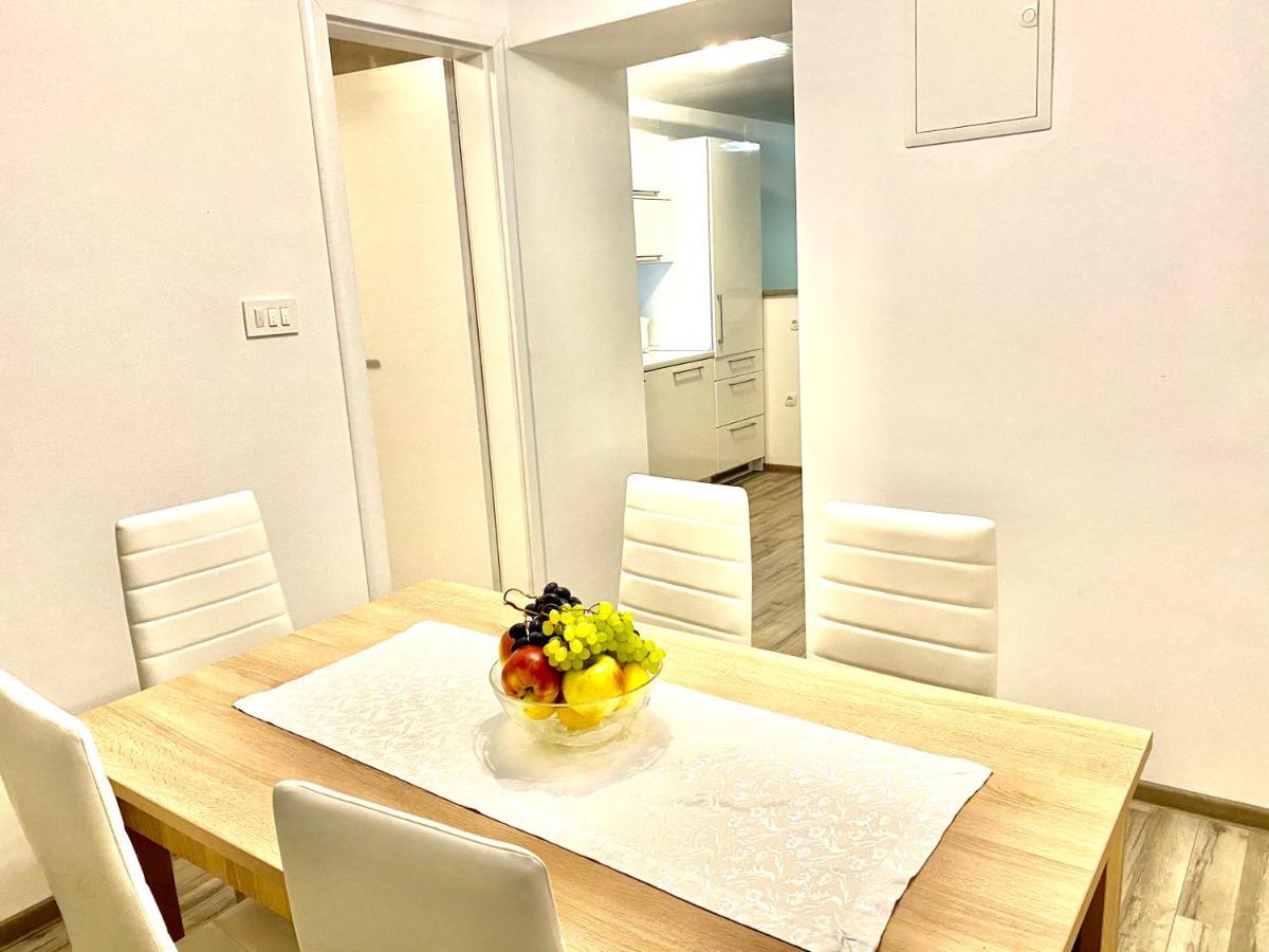 Guesthouse L&K Brinje Esterno foto