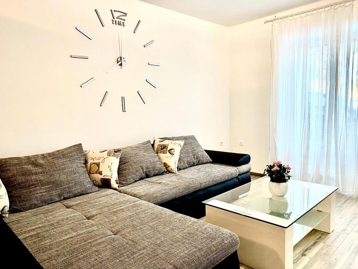 Guesthouse L&K Brinje Esterno foto