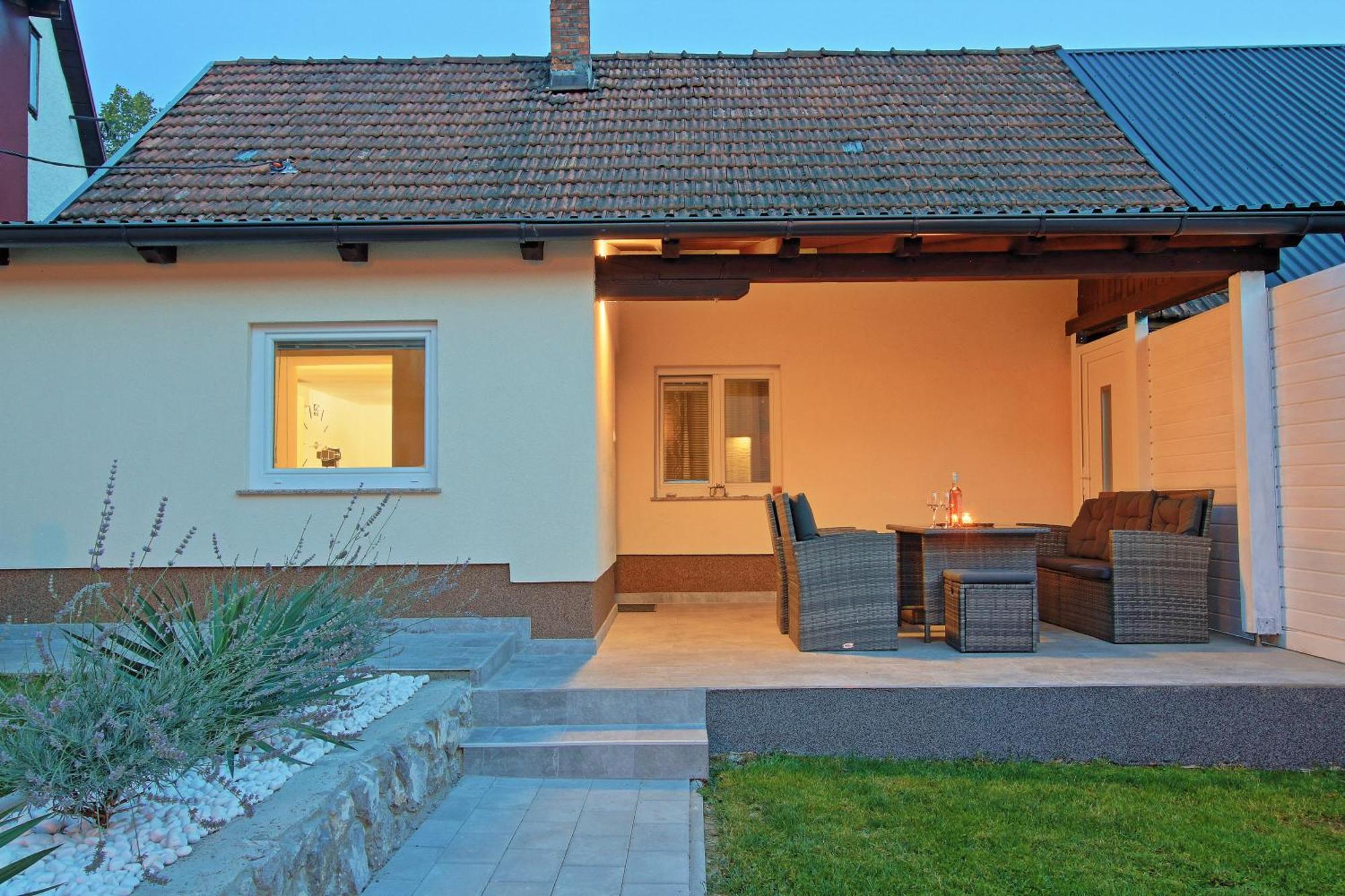 Guesthouse L&K Brinje Esterno foto
